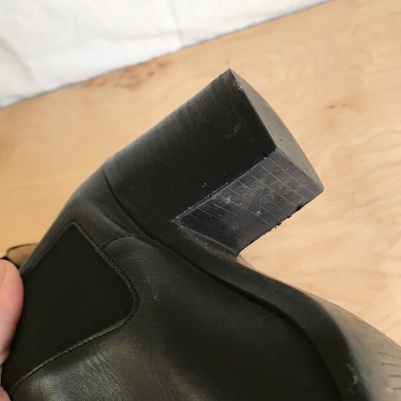 Nisolo Heeled Chelsea Boot - Picture 7 of 9